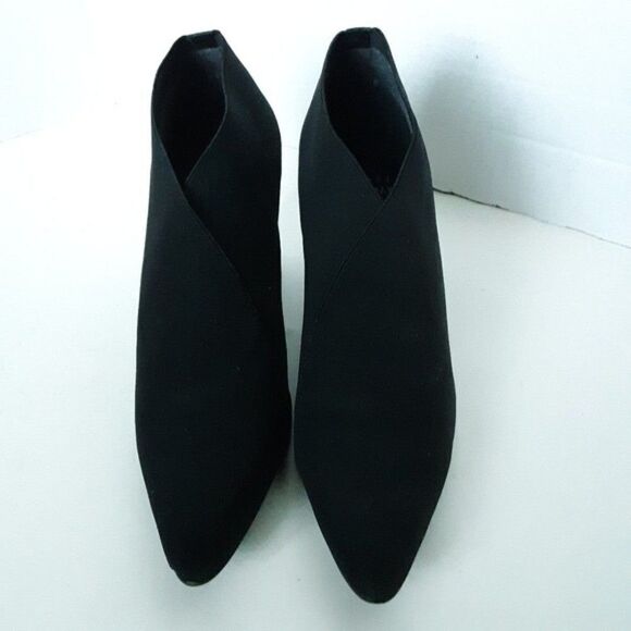 Stuart Weitzman Women's size 6M Y2K Style Ankle Boot - Picture 3 of 11